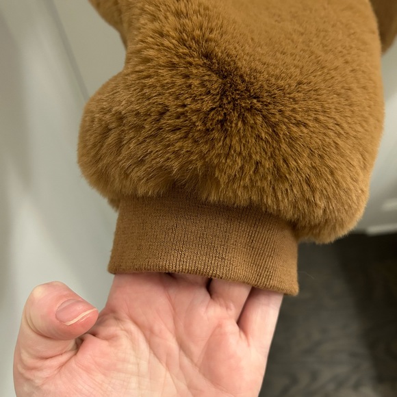 GAP Faux Fur Bomber Jacket - Picture 5 of 5